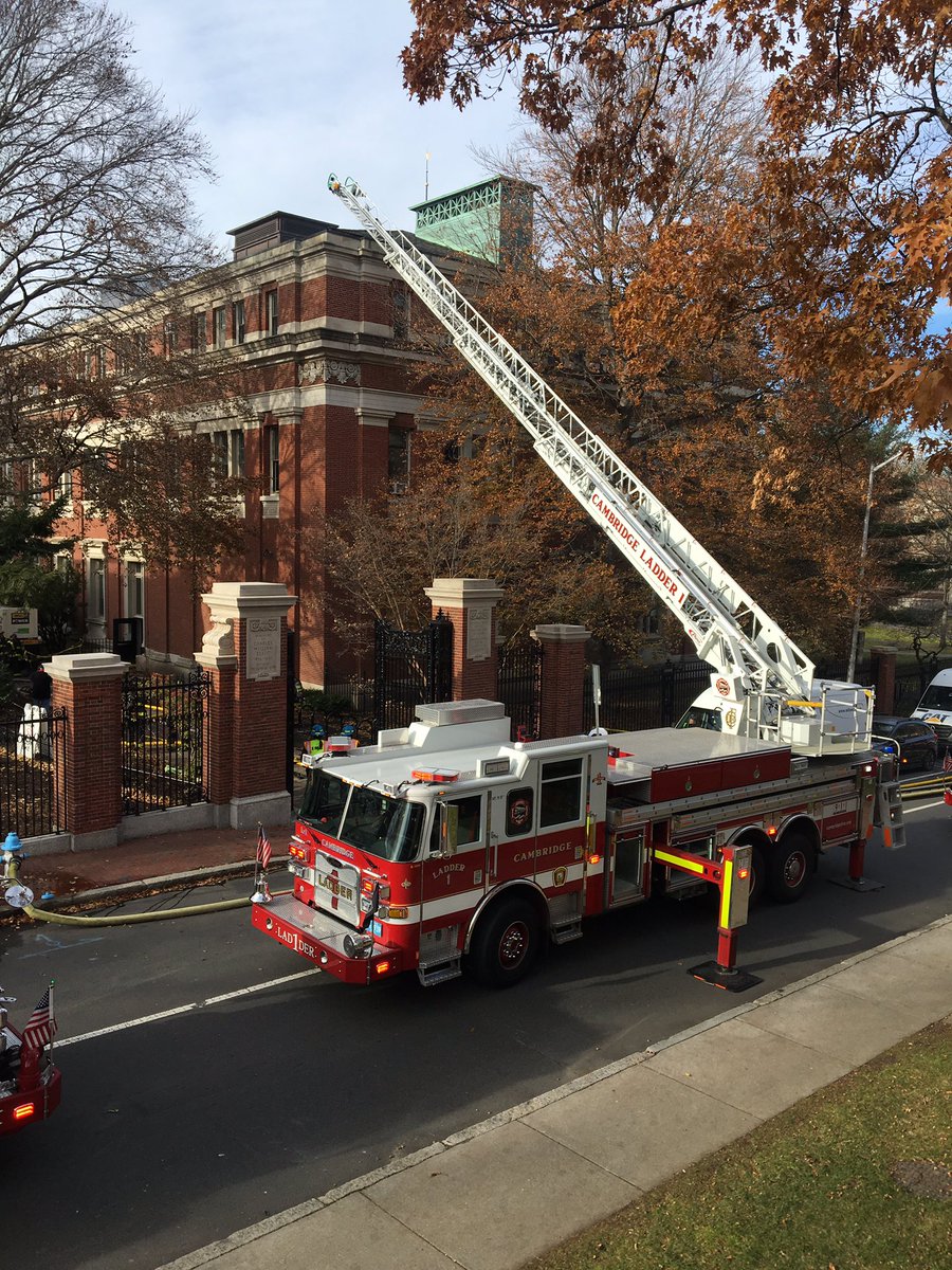 CambridgeMAFire working a fire at Emerson Hall on @Harvard campus.  Firefighters currently on roof using a saw to cut open a shaft where smoke is visible