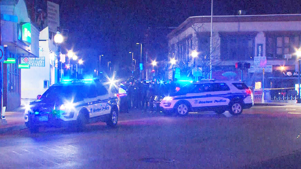 Иoston Police shoot stabbing suspect in Dorchester. The officers were not hurt. No names have been made public. Gross said the suspect is 48 years old and the victim is 32.