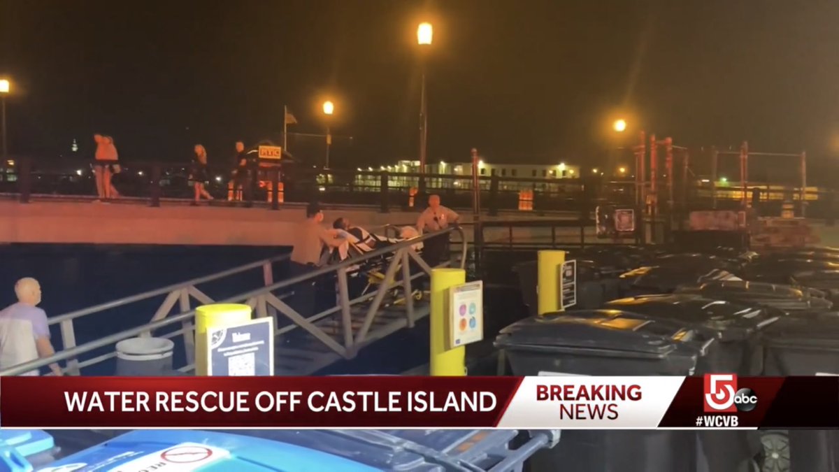 Castle Island - our @JoshBrogadirTV reports a boat hit a marker in the harbor, sending eight people into the water. Seven have been rescued. Search for eighth person ongoing