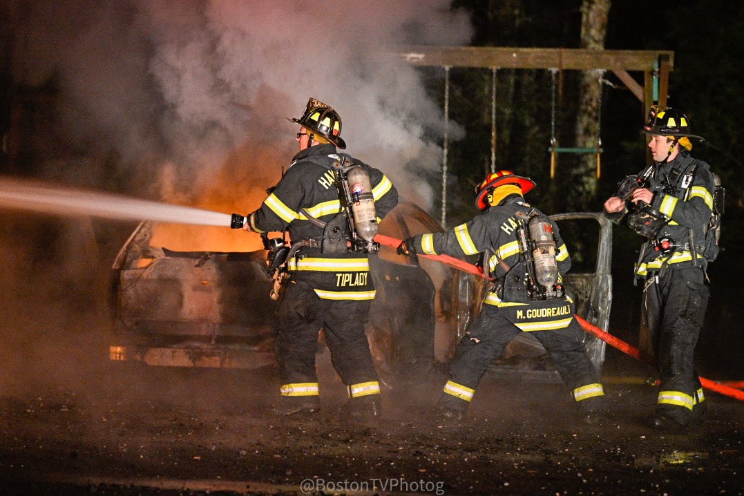 Boxford - 31B Hunters Rd - 4th alarm fire in a garage that extended to the house. Companies having major water problems. Tankers brought into the scene. All companies working