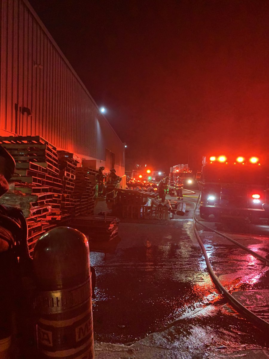 Group 1 with a quick K/D at another commercial building fire tonight. Sprinkler system kept fire in check until Eng 3 finished the job. Strong work