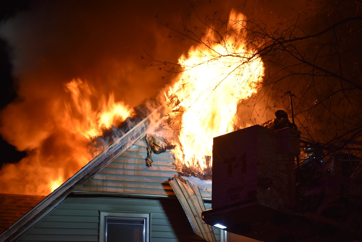 Pics from tonight's fire on Westford Ave. in Springfield. @SFD_HQ was faced with dead hydrants on the entire length of the street and had to special call several additional companies for relay pumping