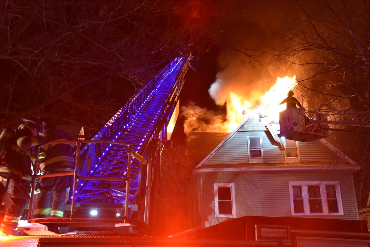 Pics from tonight's fire on Westford Ave. in Springfield. @SFD_HQ was faced with dead hydrants on the entire length of the street and had to special call several additional companies for relay pumping