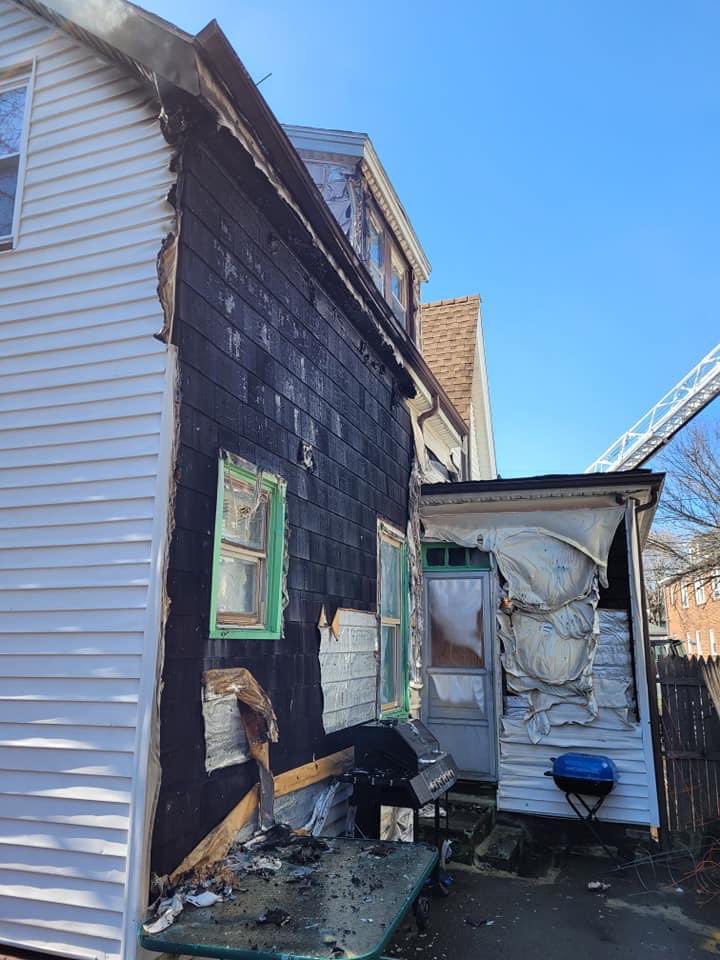 From @LynnFireDept: Fire at 77-79 Chestnut St. extended to 73 Chestnut St. Heavy Fire is knocked down and companies are overhauling