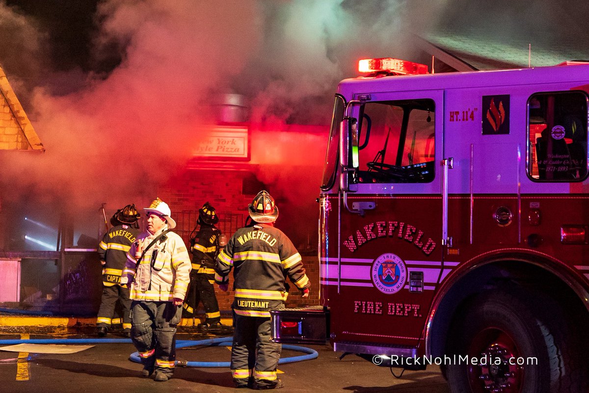 Few images from Wakefield MA 3rd Alarm tonight at 191 Albion St. the Pizza Express Restaurant.