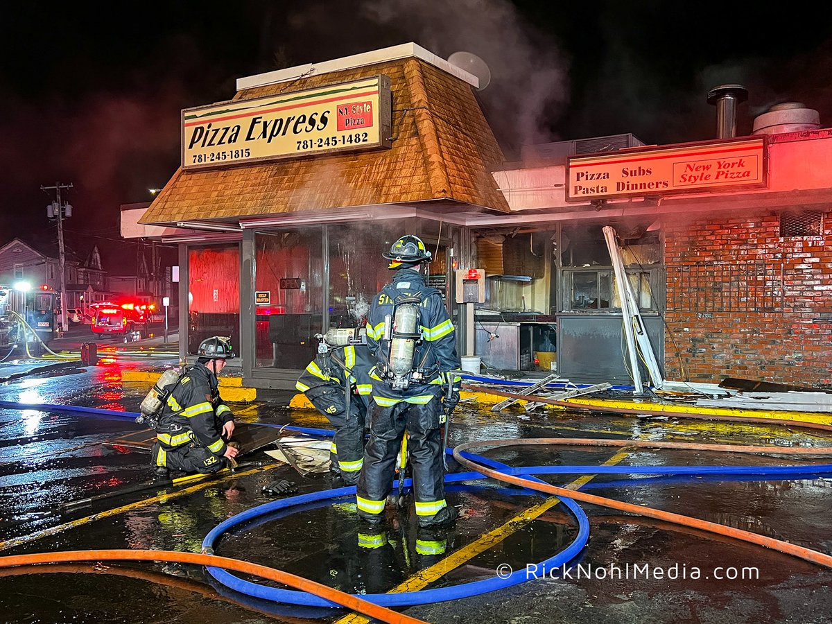 Few images from Wakefield MA 3rd Alarm tonight at 191 Albion St. the Pizza Express Restaurant. 