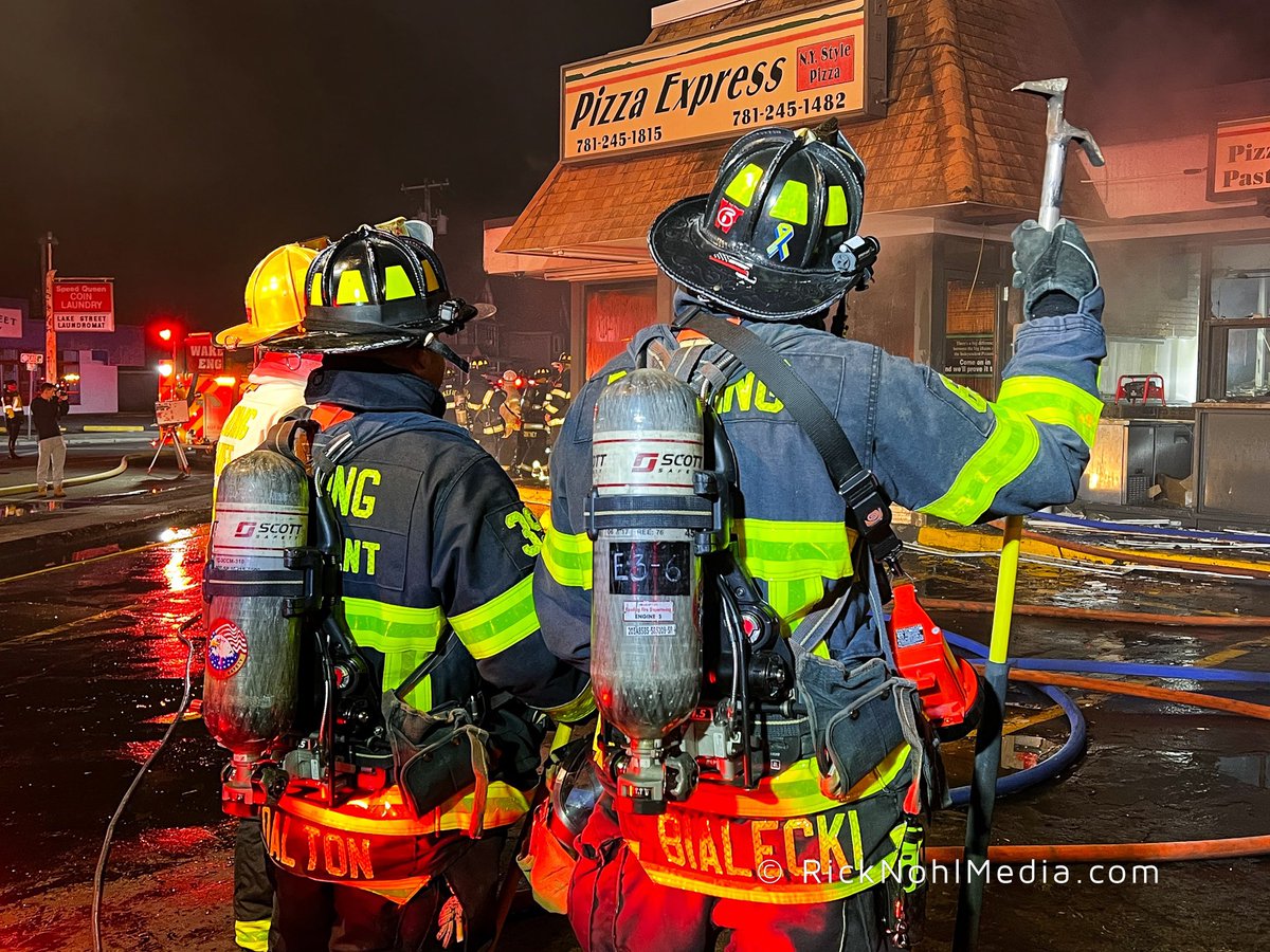 Few images from Wakefield MA 3rd Alarm tonight at 191 Albion St. the Pizza Express Restaurant. 