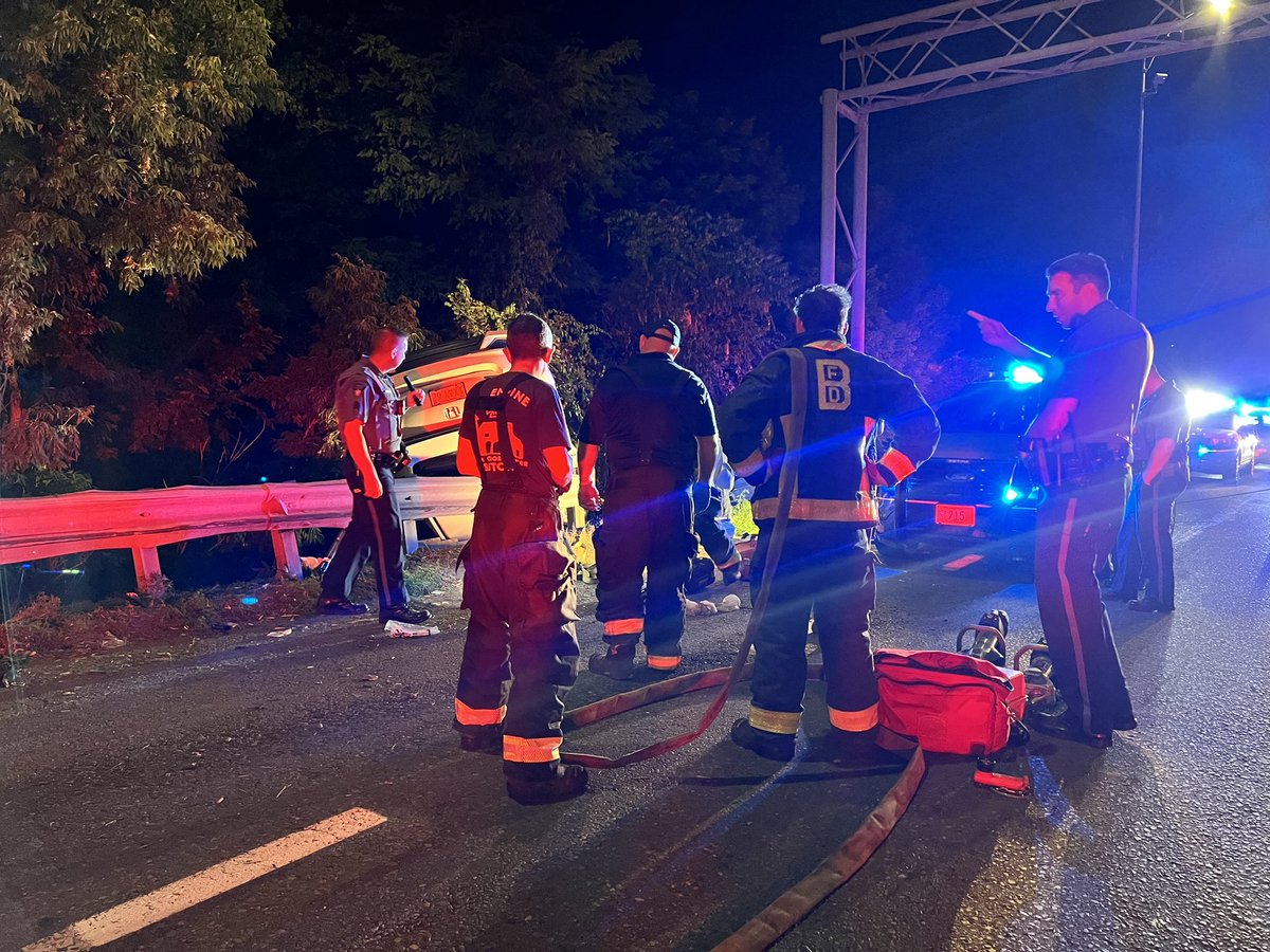 @BostonFire @BOSTON_EMS @MassStatePolice on scene 93SB area of Mile Marker 13- single vehicle rollover, one person was trapped and now extricated. 2 parties transported