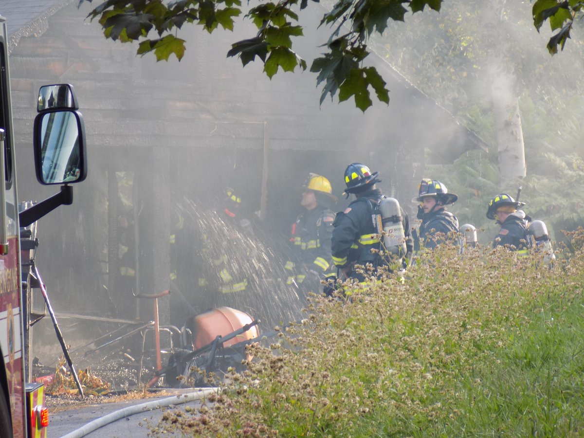 Yesterday at around 16:30, Hudson firefighters responded to a structure fire at 125 Forrest Ave. On arrival crews had a well involved detached 2 car garage in the rear. Crews quickly stretched a line and knocked the fire down before it could spread. There are no reported injuries