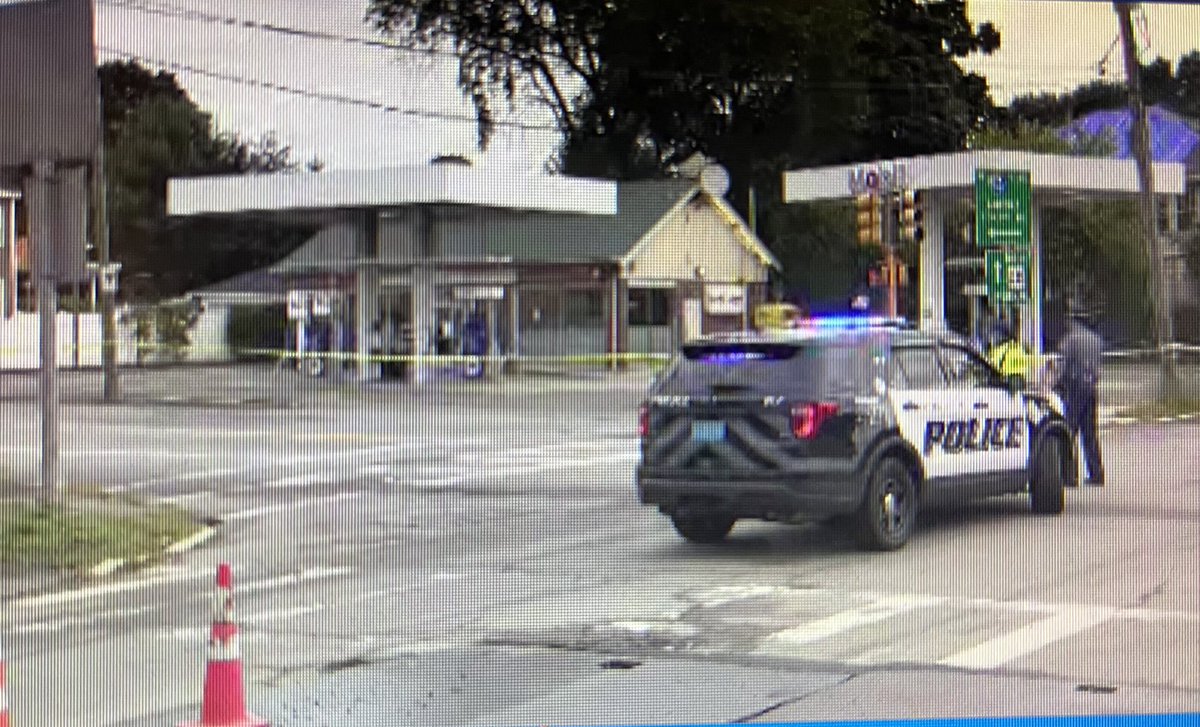 Rte 28 at South St and N Border Rd remain closed in Stoneham as authorities investigate suspicious package at this gas station