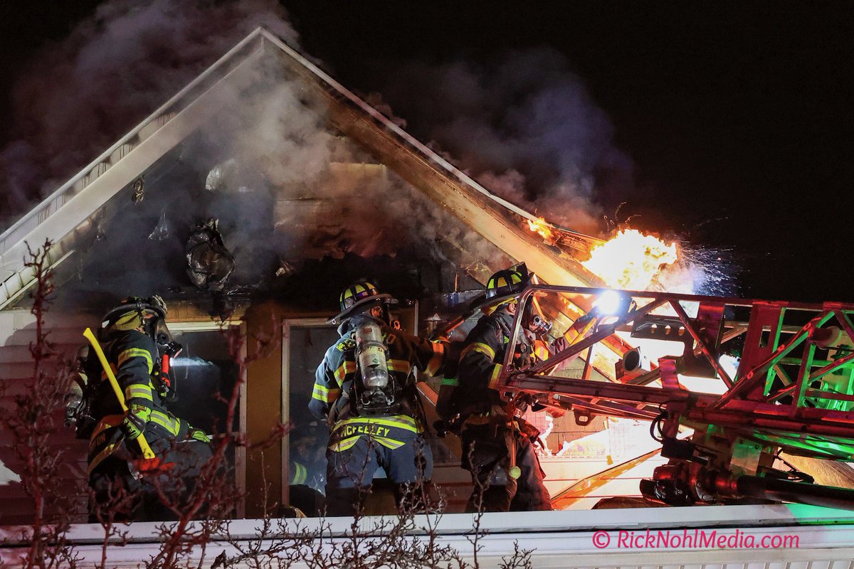 Malden MA 3rd Alarm house fire at 24 John St. 2 FF's with minor injuries after a Mayday due to possible flashover on floor 2