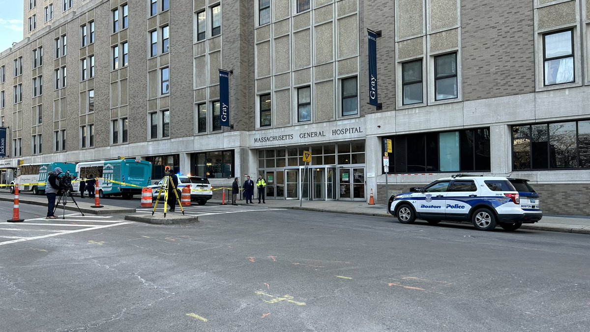 Emergency officials are outside Mass General for a scene involving someone falling according to @bostonpolice. Officials say @OSHA_DOL was called to scene. One witness saw activity on the roof area of the Mass General building