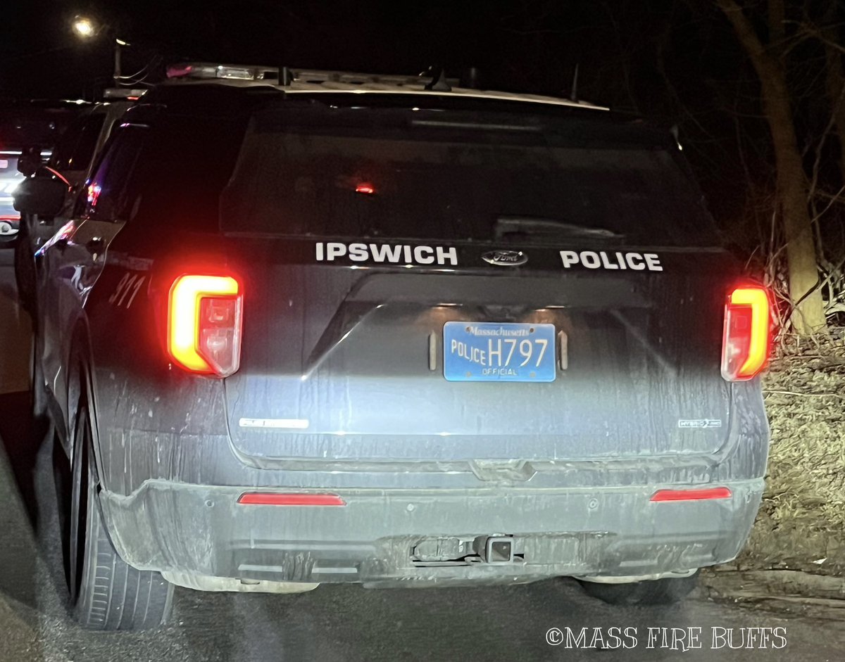 Swat responds for a possible shooting turned into a barricaded subject  no one shot multi dep response from msp rowley ipswitch topsfield  boxford west NEWBURY Georgetown haverhill  