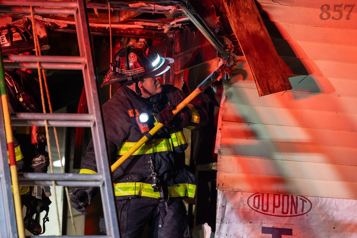 Everett ACW Box 32 this evening - Companies had an outside fire extended to the lobby of a large 3 story OMD on Carter St. Companies quickly knocked down the fire, and opened up the front wall to check for extension