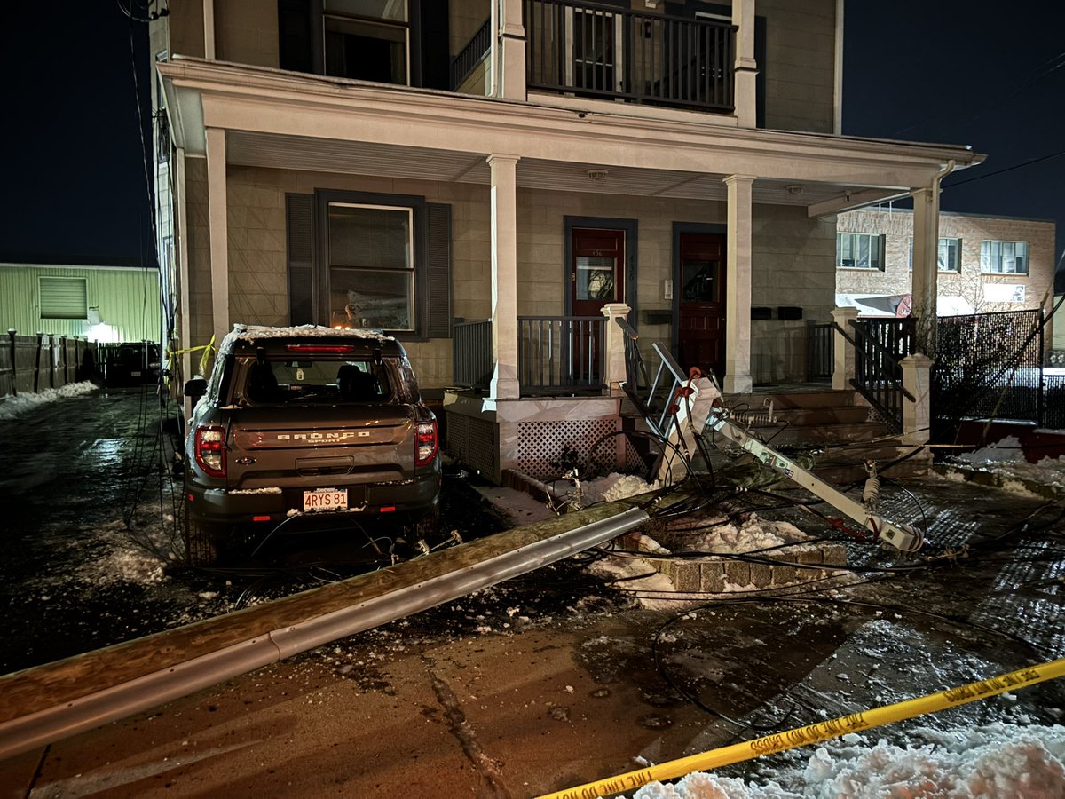 Eversource crews are on Main Street in Stoneham after a tractor trailer appears to have hit a utility pole, snapping it, and causing damage to a car and home. At one point, there were about 1,600 power outages. Stoneham Fire says there were no injuries