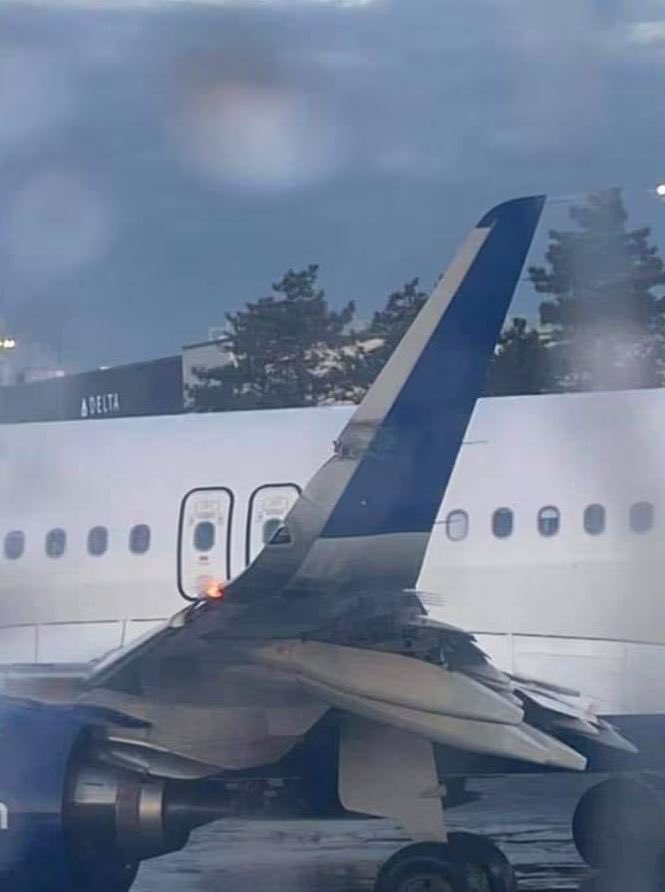 2 Jet Blue planes collide on the tarmac of Boston Logan Airport