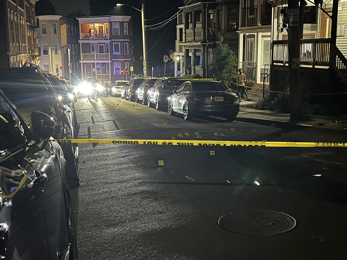 Boston police confirm to @boston25 that at 11:15 BPD responded to 31 Cunningham St. for a report of two people shot. Both victims have non-life-threatening injuries. No arrest have been made at this time. 