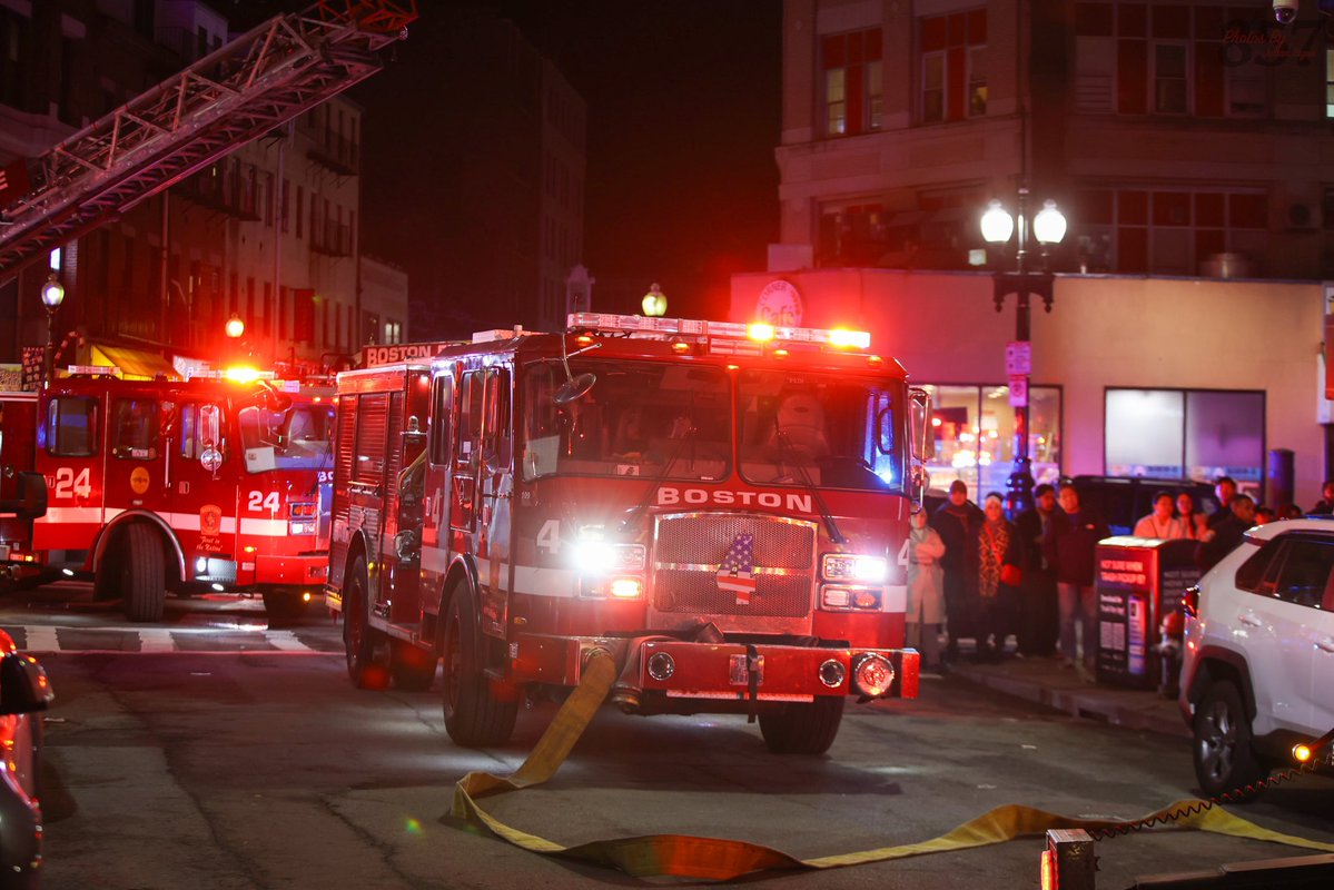 Boston Tower Ladder 3 ordered box 1433 for a fire in the laundry room on the 9th floor of an 11 story OMD on Beach St in Chinatown. Crews made quick work of the fire and worked to evacuate residents from the fire floor