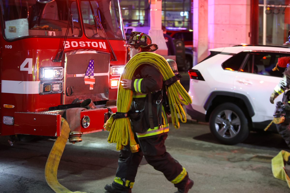 Boston Tower Ladder 3 ordered box 1433 for a fire in the laundry room on the 9th floor of an 11 story OMD on Beach St in Chinatown. Crews made quick work of the fire and worked to evacuate residents from the fire floor