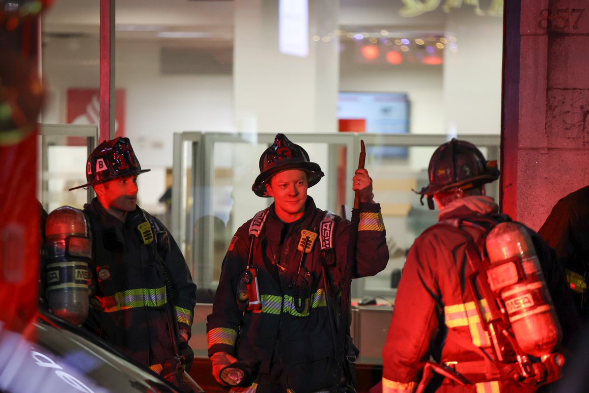 Boston Tower Ladder 3 ordered box 1433 for a fire in the laundry room on the 9th floor of an 11 story OMD on Beach St in Chinatown. Crews made quick work of the fire and worked to evacuate residents from the fire floor