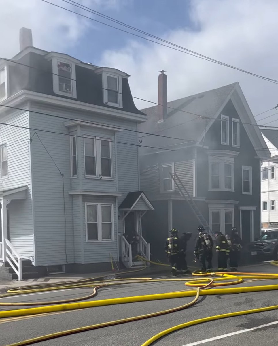 3rd alarm Gloucester Ma, 86 Washington St, fire in 3 story wood with mansard roof, extension to 2.5 wood on D side