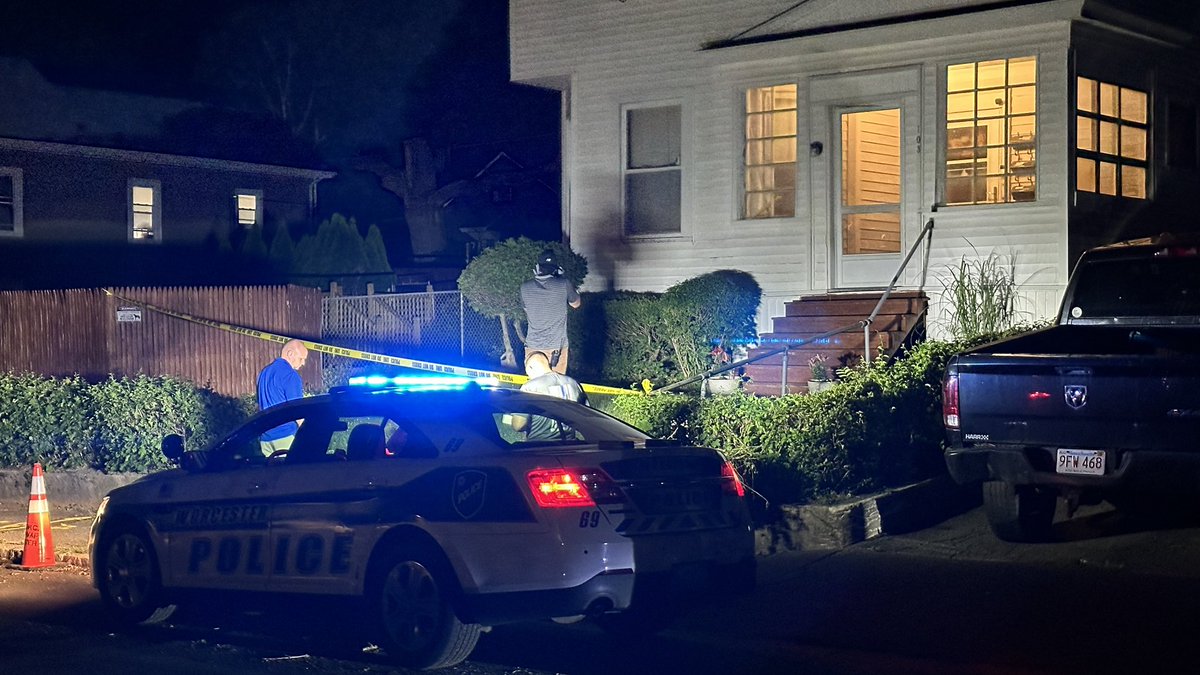 On scene Worcester, Lakewood St, report of a male stabbed in the neck