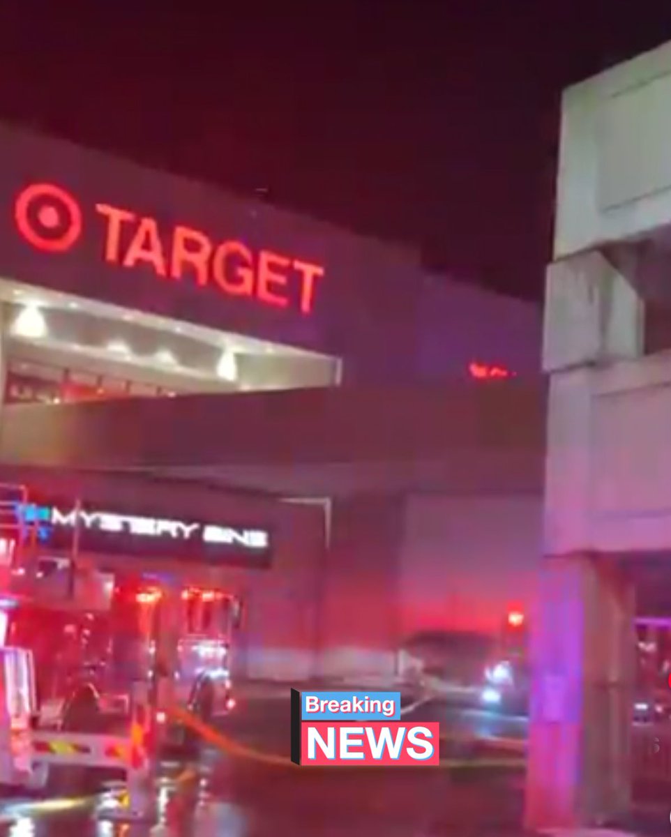 3rd alarm of fire Holyoke Ma, 50 Holyoke St, The Holyoke Mall, photos by Nate Arnold