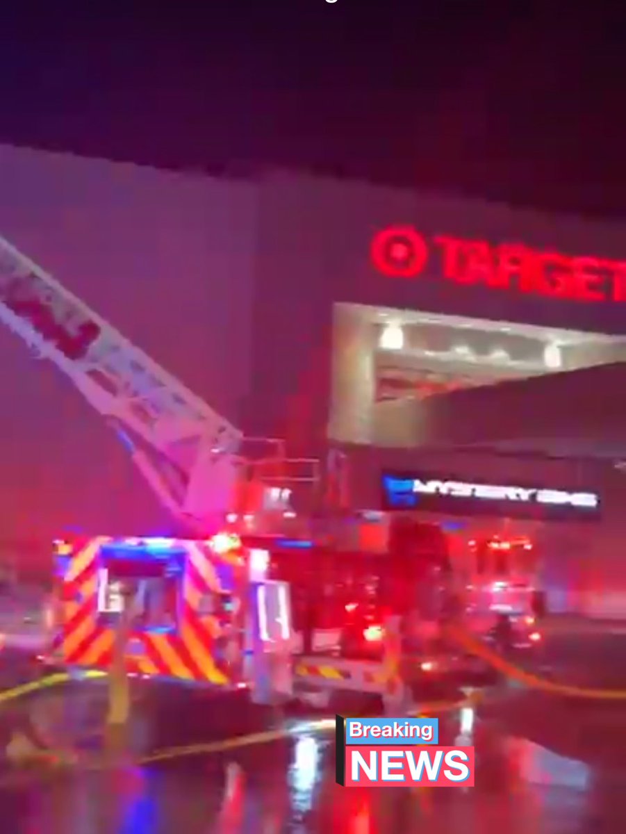 3rd alarm of fire Holyoke Ma, 50 Holyoke St, The Holyoke Mall, photos by Nate Arnold